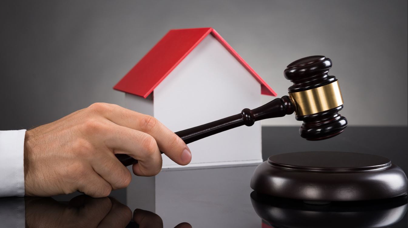 How to Choose the Right Real Estate Lawyer for the Job cover